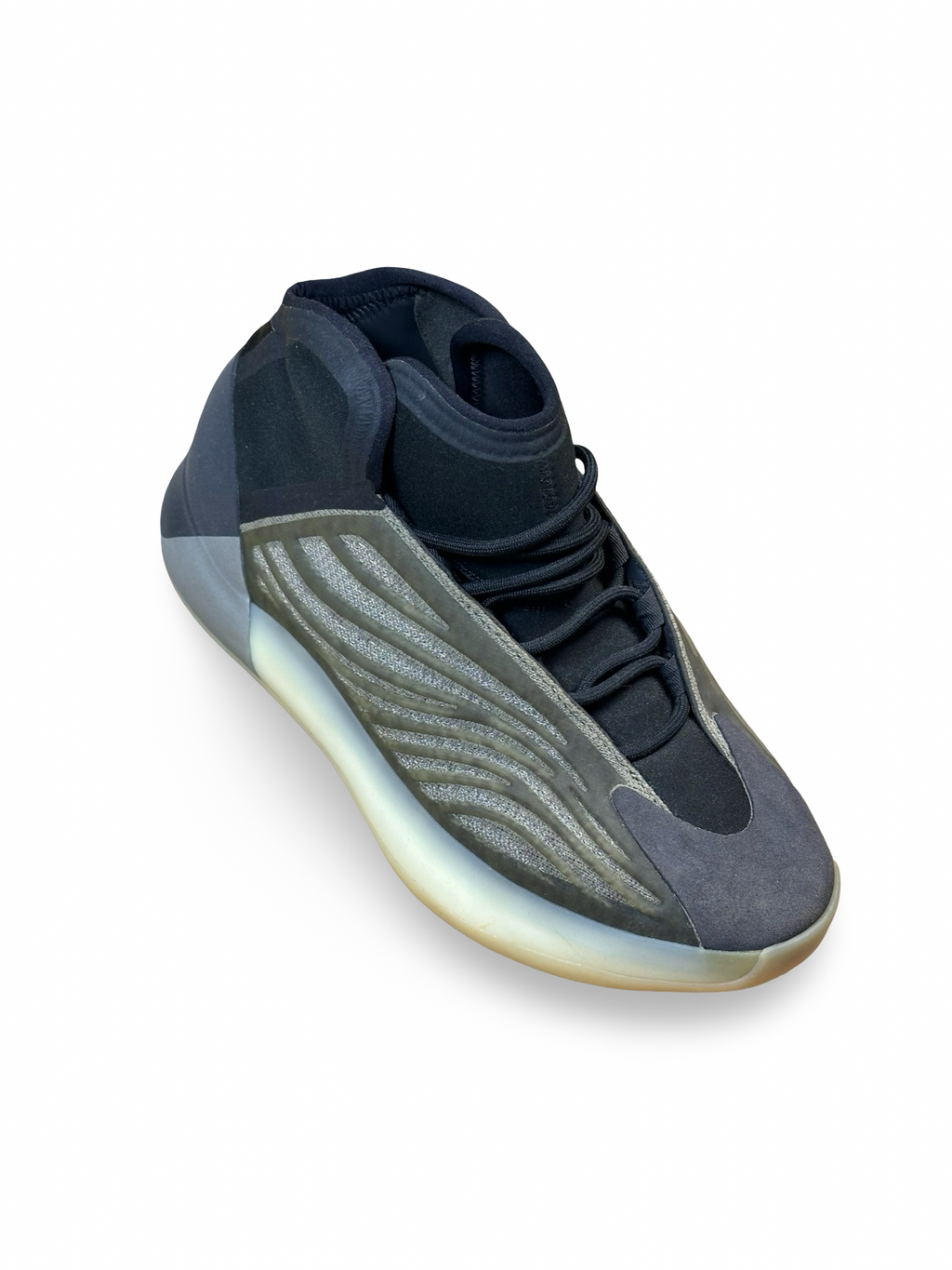 Yeezy QNTM skór 45 1/3 en fitta nær 44