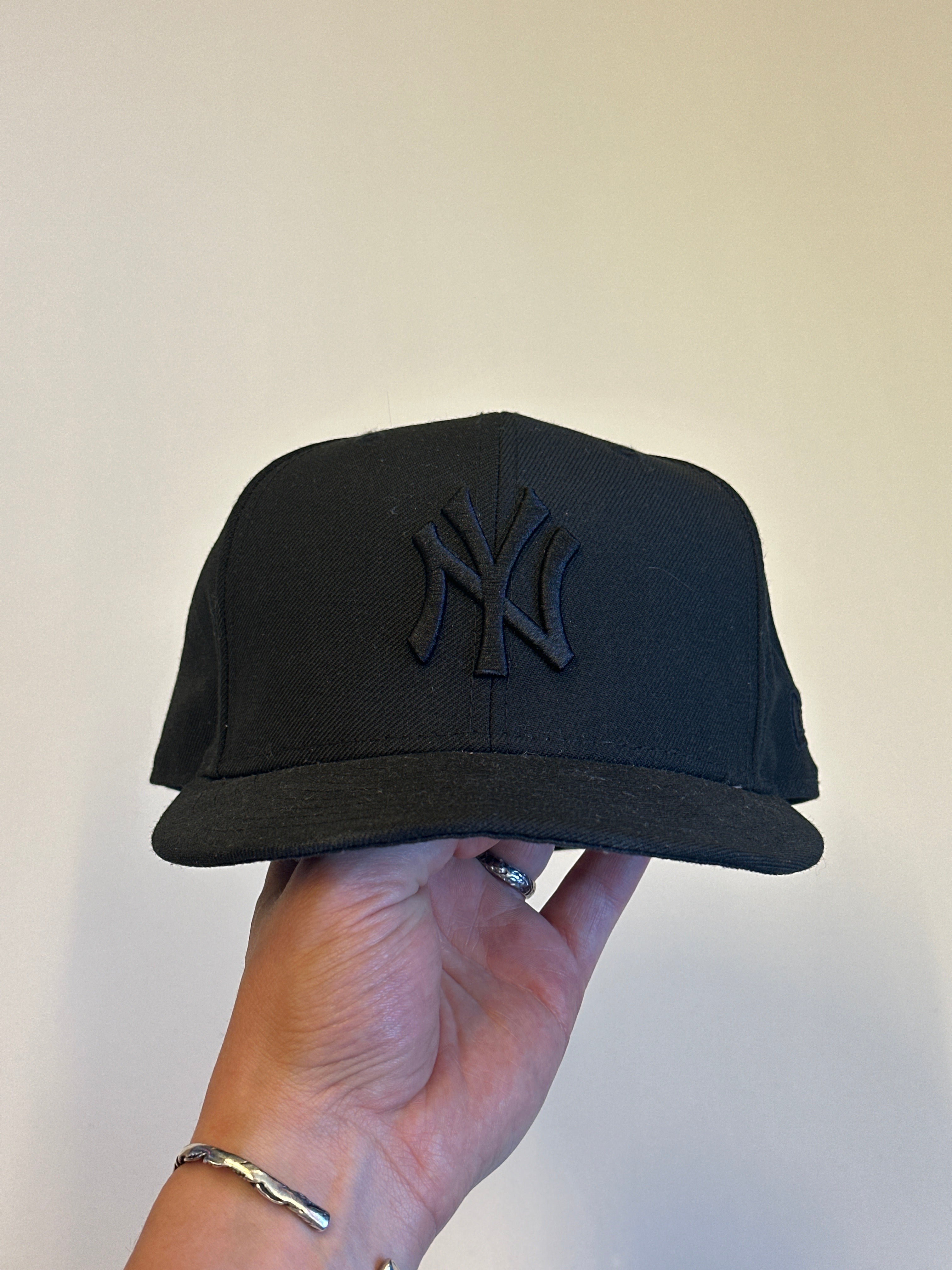 NY fitted derhúfa stærð 7 5/8