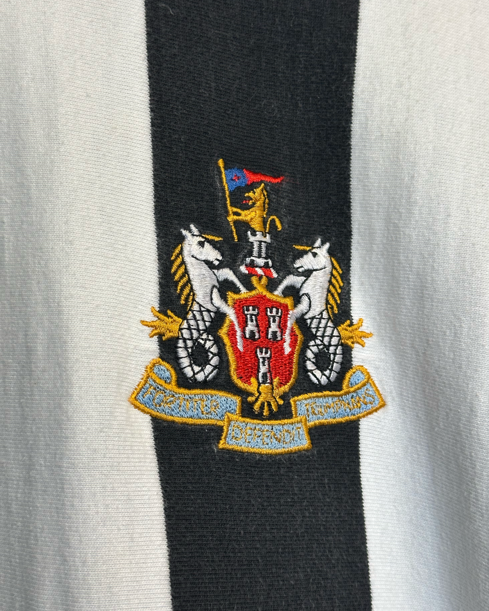 Vintage Newcastle peysa fittar M